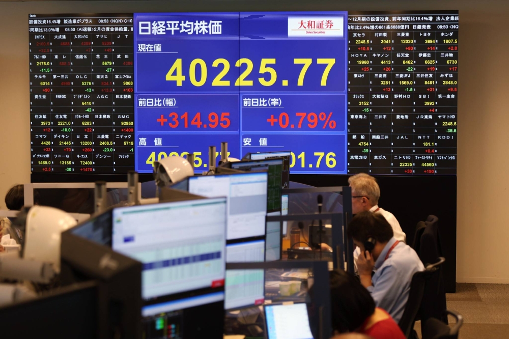 Japan's benchmark 225-issue Nikkei average surpassed the 40,000 mark for the first time on Monday.  (JIJI)