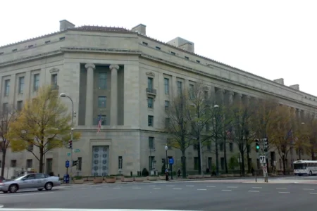 U.S. Department of Justice headquarters building in Washington, D.C. (Bjoertvedt/CC BY-SA 3.0/Wikimedia Commons)