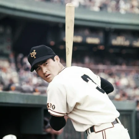 Shigeo Nagashima batting for the Tokyo Yomiuri Giants in 1962. (Asahi Shimbun/Getty Images)