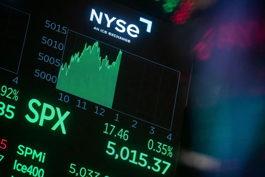 A monitor displays the S&P 500 index crossing 5000 on the floor of the New York Stock Exchange in New York on Feb. 9. (Michael Nagle/Bloomberg)