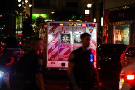 An FDNY ambulance departs the scene of a reported shooter situation in the Manhattan borough of New York City, U.S. July 28, 2025. © Bing Guan/Reuters