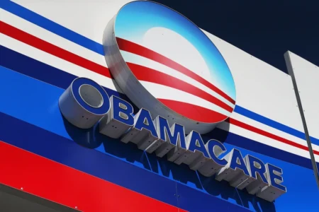 An Obamacare sign is seen on the UniVista Insurance company office in Miami, Florida. © Joe Raedle / Getty Images
