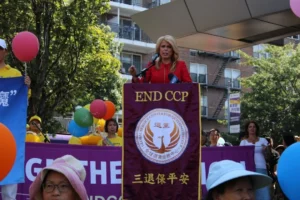 Former NY Official Promises to Cleanse State of CCP Influence Betsy McCaughey speaks at an event held by the Global Service Center for Quitting the CCP in Queens, New York, on Aug. 10, 2025. © Huang Xiaotang/The Epoch Times