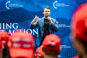 Conservative commentator Charlie Kirk, founder of Turning Point USA, speaks during a meeting on the campus of the University of Arizona in Tucson on Oct. 17, 2024. © Olivier Touron:AFP via Getty Images