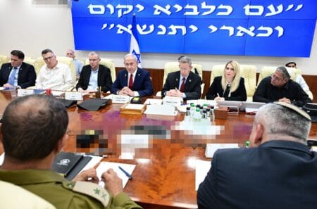 Prime Minister Benjamin Netanyahu convenes his cabinet on June 18, 2025. © Haim Zach/GPO