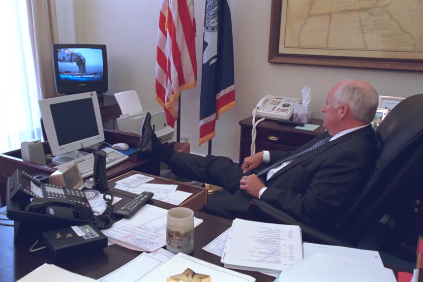 16 015 vice president cheney watches television