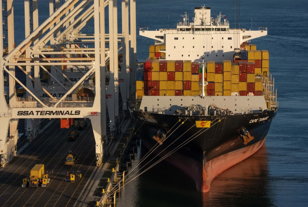 The Trump administration may have to refund more than $100 billion in tariff revenue to thousands of American importers. (Ruth Fremson:The New York Times)