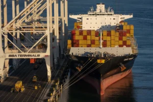 The Trump administration may have to refund more than $100 billion in tariff revenue to thousands of American importers. (Ruth Fremson:The New York Times)