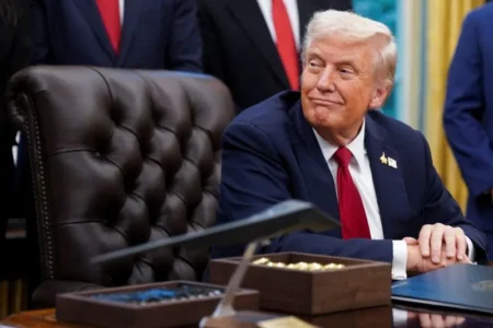 U.S. President Donald Trump sits the Oval Office to sign an executive order on AI and pediatric cancer research, at the White House, Washington, D.C., U.S., September 30, 2025. (REUTERS/Nathan Howard)