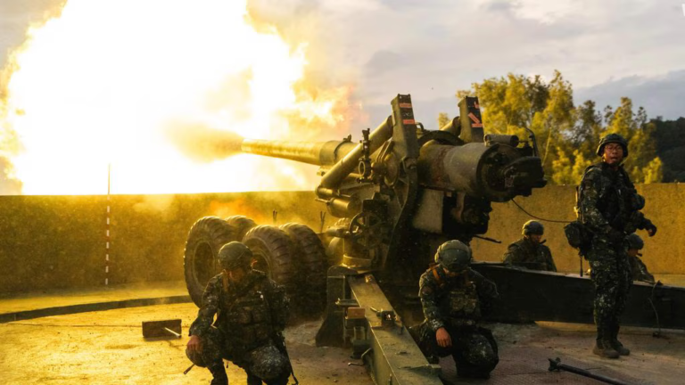 Taiwanese soldiers firing artillery during the annual Han Kuang military exercises on Taiwan's Matsu Islands. (Taiwan's Ministry of National Defence / AFP)