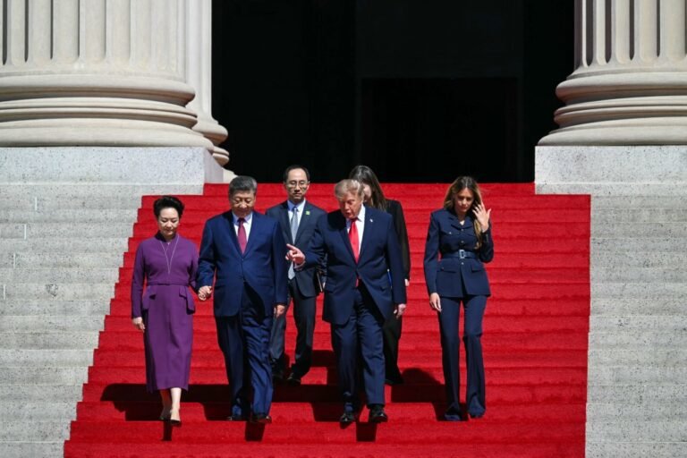 Trump, Xi end summit long on pomp, but short on progress US President Donald Trump, First Lady Melania Trump, China's President Xi Jinping and his wife Peng Liyuan walk down the steps after a visit to the National Archives in Washington, DC on September 25, 2026. (SAUL LOEB / AFP)